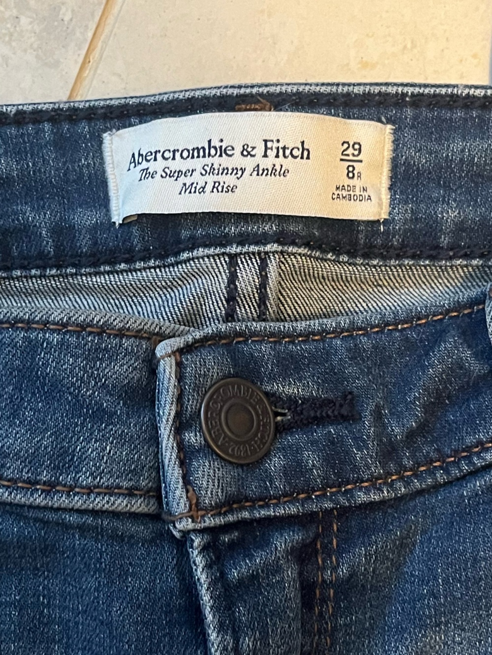 Abercrombie & Fitch Super Skinny Ankle Mid Rise jeans - Picture 3 of 3